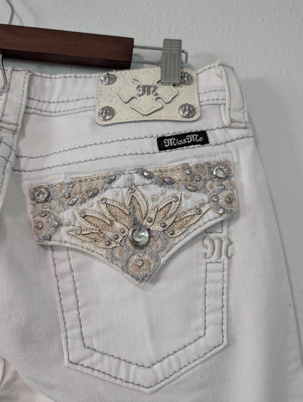 Miss Me Jeans White Boyfriend Capri Size 27 - Picture 8 of 8